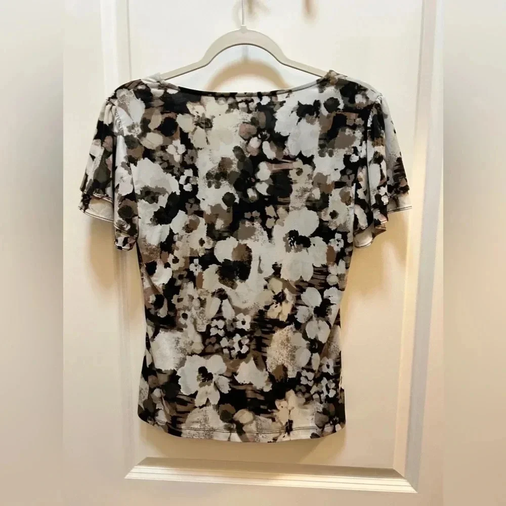 Calvin Klein Flower Blouse. Size small - Picture 3 of 3